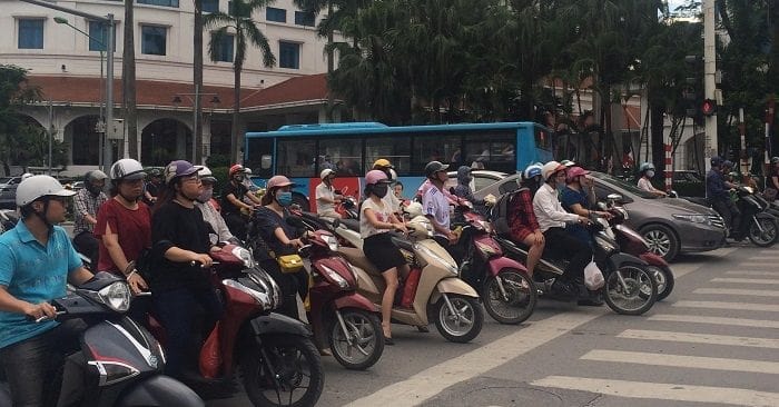 Thuê xe máy Tuy Hoà Phú Yên, 5 thói quen cần tránh khi đi xe máy (1)